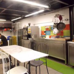 Отель Hostel Colours Италия, Милан - 5 отзывов об отеле, цены и фото номеров - забронировать отель Hostel Colours онлайн гостиничный бар