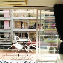 Отель Desire Guesthouse Patong балкон