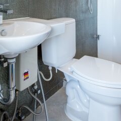 Отель Top Inn Sukhumvit Таиланд, Бангкок - отзывы, цены и фото номеров - забронировать отель Top Inn Sukhumvit онлайн ванная фото 2