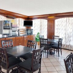 Отель Days Inn Elk Grove Village Chicago OHare Airport West в номере