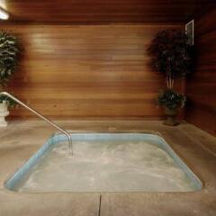 Отель Best Western Plus Rama Inn & Suites бассейн фото 3