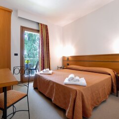 Hotel Alle Mondine Прамаджоре сейф в номере