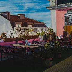 Отель Alfama Patio Hostel Португалия, Лиссабон - отзывы, цены и фото номеров - забронировать отель Alfama Patio Hostel онлайн бассейн