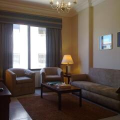 Отель Crystal Suites комната для гостей