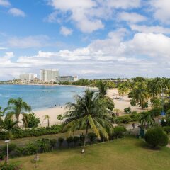 Отель Dolphin Beach Suite пляж
