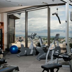 Отель Pacific Gateway Hotel Канада, Ричмонд - отзывы, цены и фото номеров - забронировать отель Pacific Gateway Hotel онлайн фитнесс-зал фото 2