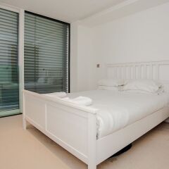 Апартаменты Exquisite 2 Bedroom Apartment In Bank комната для гостей фото 3