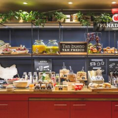 Отель Ibis Barcelona Santa Coloma Испания, Санта-Колома-де-Граманет - отзывы, цены и фото номеров - забронировать отель Ibis Barcelona Santa Coloma онлайн помещение для мероприятий
