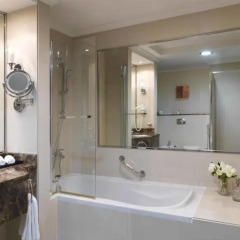 Отель Park Regis Kris Kin Hotel ОАЭ, Дубай - 10 отзывов об отеле, цены и фото номеров - забронировать отель Park Regis Kris Kin Hotel онлайн ванная