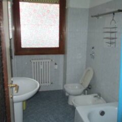 Отель Affittacamere Hostel 3 Италия, Милан - 1 отзыв об отеле, цены и фото номеров - забронировать отель Affittacamere Hostel 3 онлайн ванная