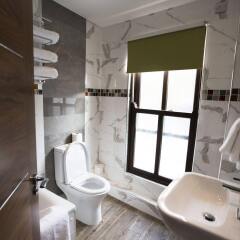 Отель Cheshire Hotel Великобритания, Лондон - отзывы, цены и фото номеров - забронировать отель Cheshire Hotel онлайн ванная