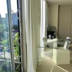 The Grove Design Hotel балкон