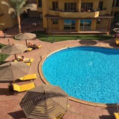Отель Pool View Apart At British Resort 221 бассейн