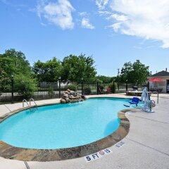 Отель Comfort Suites Bay City бассейн фото 2