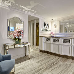 Mirrors Hotel интерьер отеля