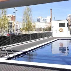 Апартаменты You Stylish Beach Apartments бассейн