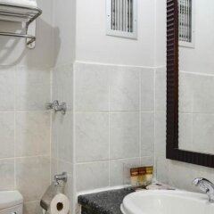 Protea Hotel by Marriott Lusaka Cairo Road in Lusaka, Zambia from 86$, photos, reviews - zenhotels.com bathroom photo 2