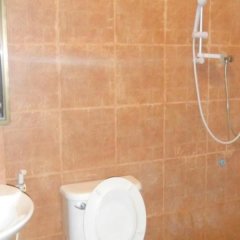 Chittavong Guesthouse in Vientiane, Laos from 20$, photos, reviews - zenhotels.com bathroom photo 2