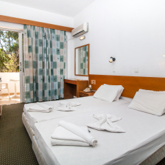 Achousa Hotel сейф в номере