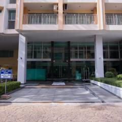 Golden Pearl Hotel Бангкок парковка