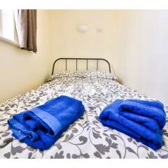 Отель Quiet Flat for 4 With Sea View in Central Brighton сейф в номере