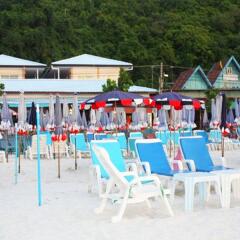 Barberry at Koh Larn Hotel бассейн