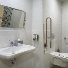 Отель Hampton by Hilton Minsk City Center Минск ванная фото 2