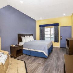 Days Inn by Wyndham Banning Casino/Outlet Mall in Banning, United States of America from 95$, photos, reviews - zenhotels.com guestroom