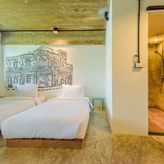 Отель Quip Bed & Breakfast сейф в номере