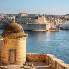 Отель Luciano Al Porto Boutique Accommodation Валетта приотельная территория