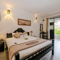Отель Hoi An Coco River Resort & Spa Хойан сейф в номере