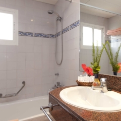 Отель Diverhotel Dino Marbella ванная