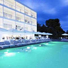 Отель Grupotel Ibiza Beach Resort - Adults Only бассейн