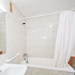 Отель Apartamentos Llevant ванная