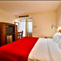 Отель Victory Executive Residences Бангкок сейф в номере
