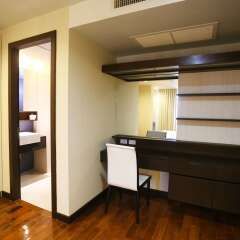 Отель Double Trees Residence сейф в номере