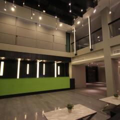 Season Five Hotel парковка