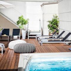 Апартаменты Eric Vökel Boutique Apartments - Atocha Suites бассейн фото 3