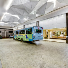 Отель Hilton Los Angeles Airport США, Лос-Анджелес - 10 отзывов об отеле, цены и фото номеров - забронировать отель Hilton Los Angeles Airport онлайн городской автобус