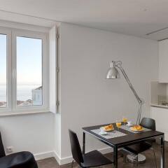 Отель Hello Lisbon Santa Apolonia Apartments Португалия, Лиссабон - 2 отзыва об отеле, цены и фото номеров - забронировать отель Hello Lisbon Santa Apolonia Apartments онлайн комната для гостей фото 2