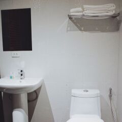 Henry'S Hotel And Gastropub Бангкок ванная