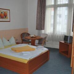 Hotel-pension Uhland Берлин комната для гостей