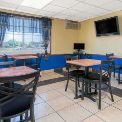 Отель Days Inn by Wyndham Great Bend США, Хойзингтон - отзывы, цены и фото номеров - забронировать отель Days Inn by Wyndham Great Bend онлайн питание
