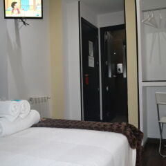 Отель Hostal El Brezo сейф в номере