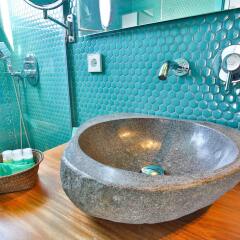 Отель Dorado Ibiza Suites - Adults Only Испания, Сант Джордин де Сес Салинес - отзывы, цены и фото номеров - забронировать отель Dorado Ibiza Suites - Adults Only онлайн ванная