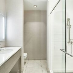 Отель AC Hotel by Marriott Beverly Hills США, Лос-Анджелес - отзывы, цены и фото номеров - забронировать отель AC Hotel by Marriott Beverly Hills онлайн ванная фото 2