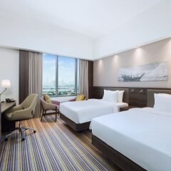 Отель Hampton by Hilton Dubai Airport ОАЭ, Дубай - 1 отзыв об отеле, цены и фото номеров - забронировать отель Hampton by Hilton Dubai Airport онлайн комната для гостей фото 2