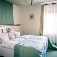 Отель Romantik Burghotel Schwarzenstein Гайзенхайм комната для гостей фото 4