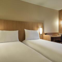 Отель ibis Paris Tour Eiffel Cambronne 15ème Франция, Париж - 9 отзывов об отеле, цены и фото номеров - забронировать отель ibis Paris Tour Eiffel Cambronne 15ème онлайн комната для гостей фото 2