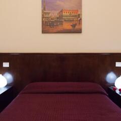 Отель Friend House сейф в номере